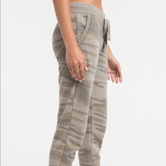 Z SUPPLY Camo Sweatpants - Picture 2 of 4